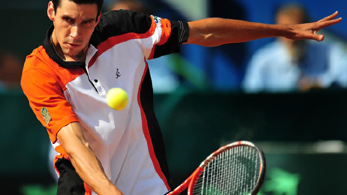 Hănescu se califică în optimile Roland Garros, după o victorie în trei seturi la Gilles Simon