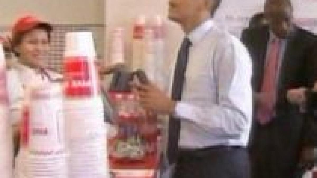 Surprizele lui Obama. Preşedintele a cumpărat hamburgeri de la un fast-food din Washington (VIDEO)