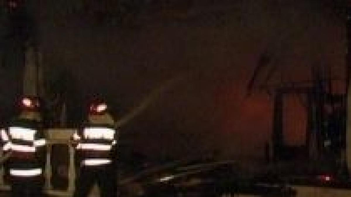 Pericol de explozie, în Capitală: Un restaurant în care se aflau cinci butelii a luat foc