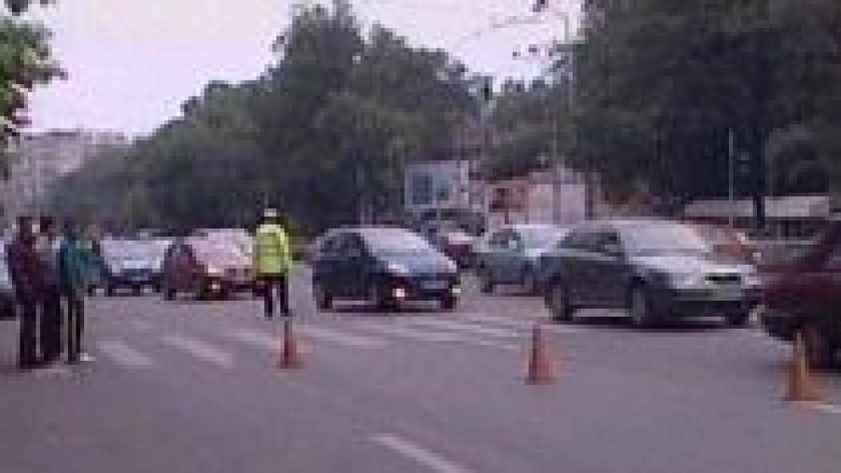 Grav accident rutier în Bucureşti: Bărbat de 50 de ani, lovit chiar pe trecerea de pietoni (VIDEO)