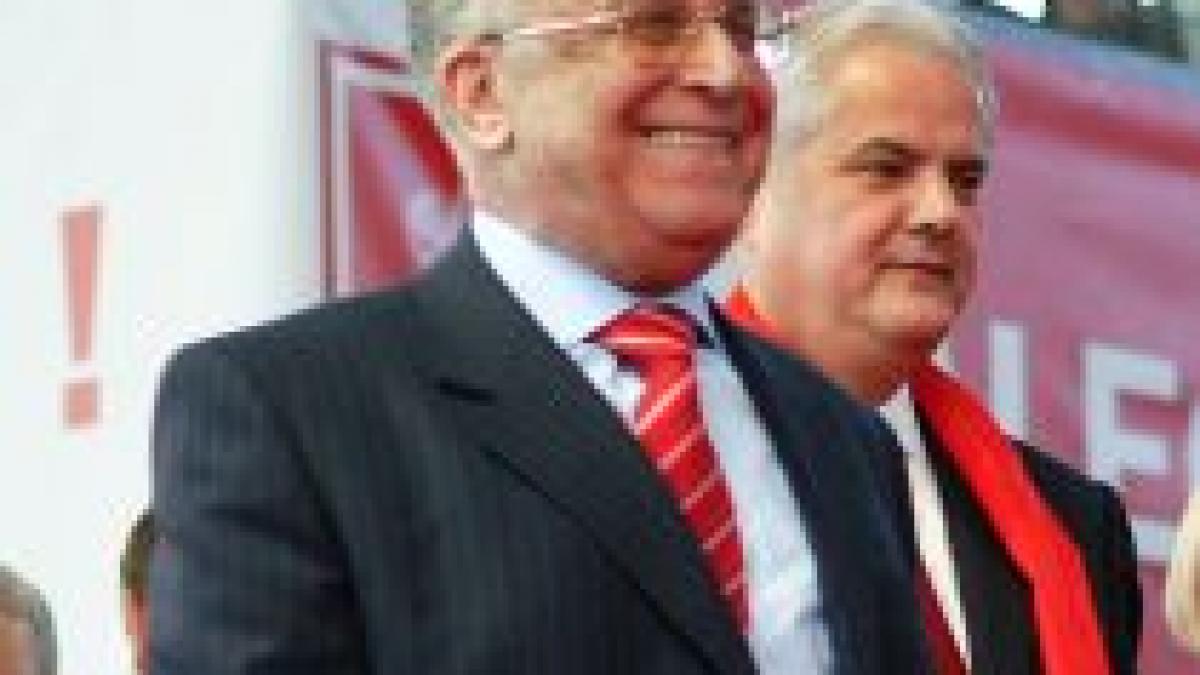 Năstase şi Iliescu fac presiuni pentru ieşirea de la guvernare

