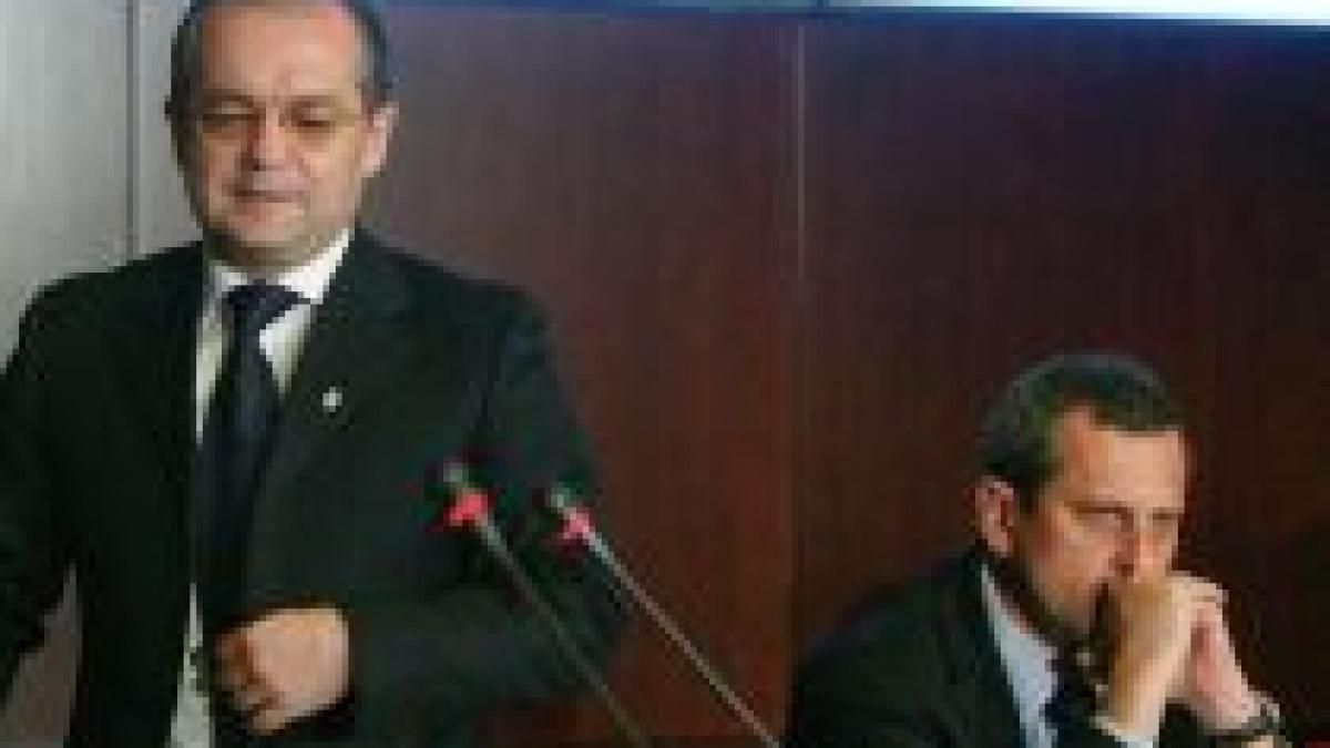 BNR: Dublarea salariilor bugetarilor nu poate fi făcută în mai puţin de şapte ani

