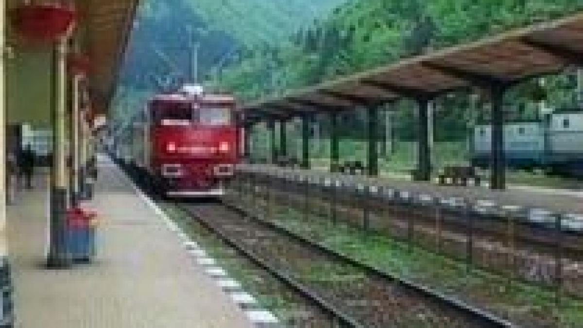 Vaslui. Locomotiva unui tren rapid a luat foc în gara Buhăeşti