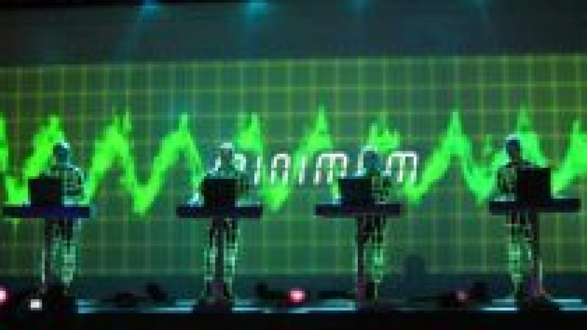 Kraftwerk, "părinţii muzicii electronice", au încântat publicul din Capitală