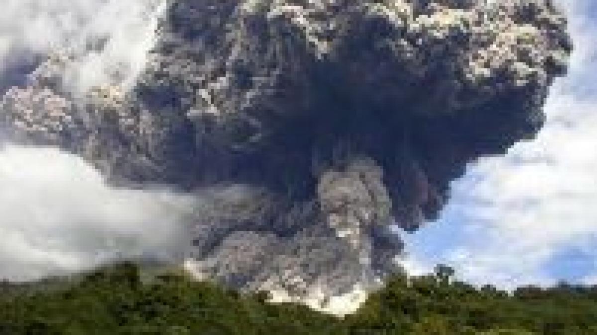 Geolog rus: Zborul avioanelor, afectat de o erupţie vulcanică din arhipelagul Kurile