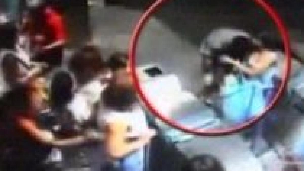 Indiferenţă fatală, la Napoli: Român de etnie romă, lăsat să moară la metrou (VIDEO)