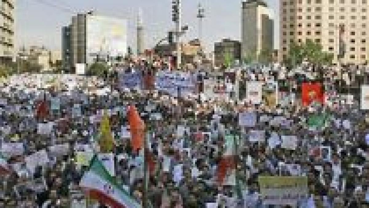 Regimul iranian închide gura opoziţiei, a presei şi a protestatarilor