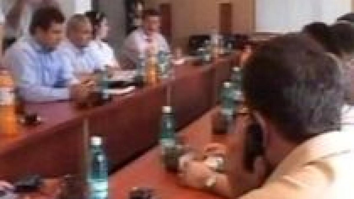 Sindicaliştii CFR nu acceptă reducerea salariilor cu 40% şi nici diminuarea numărului de ore de muncă