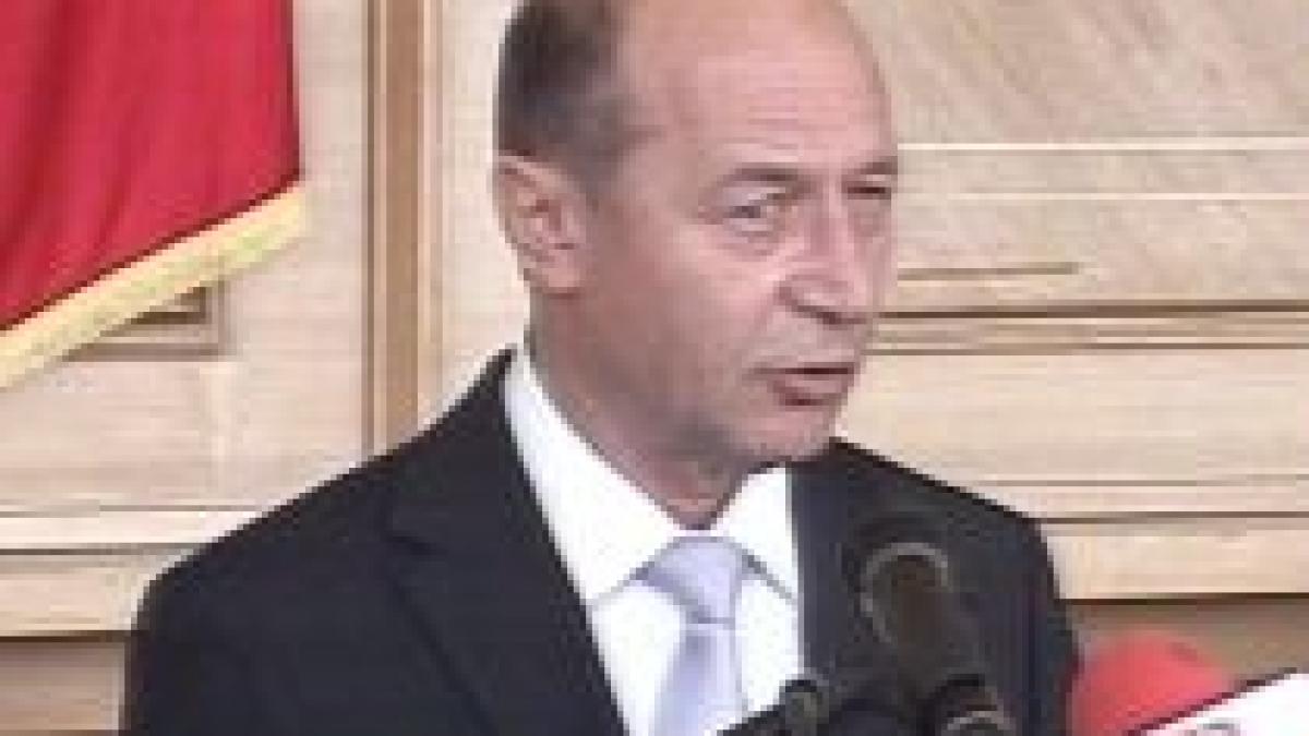 Preşedintele şi premierul, la Bruxelles. Băsescu: România va susţine reglementarea mai strictă a sistemului bancar