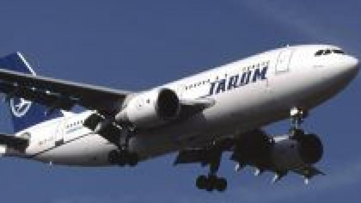 Un avion Tarom care efectua o cursă Bucureşti - Tenerife a aterizat la Madrid din cauza unei fisuri la un geam