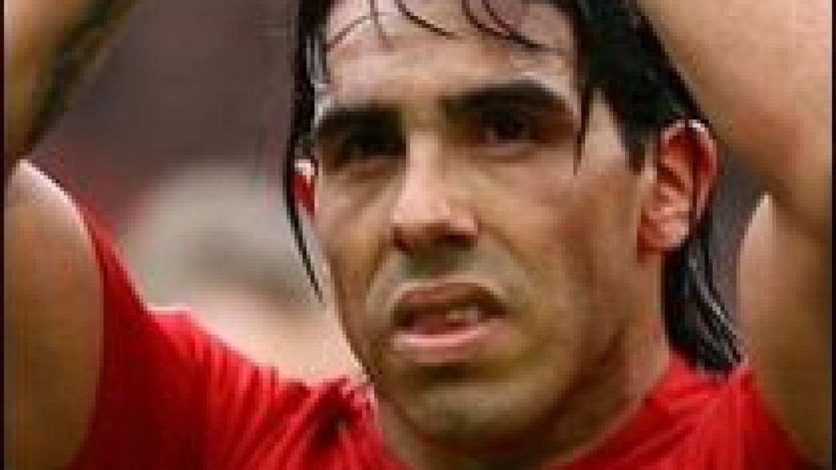 Manchester United confirmă despărţirea de Carlos Tevez 
