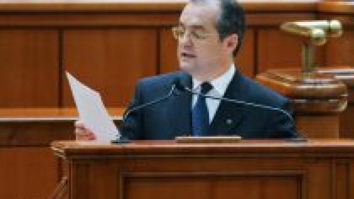 Emil Boc anunţă asumarea răspunderii pe Codurile civil şi penal, în faţa Camerelor reunite 