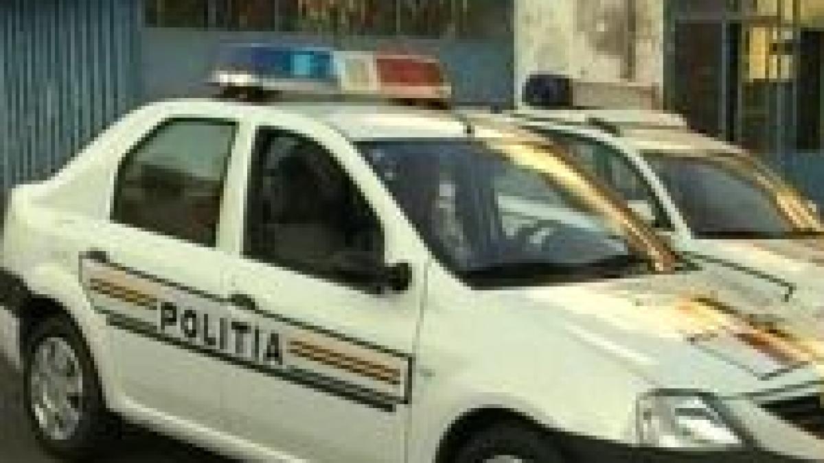 Urmărire ca în filme la Piteşti. Un şofer fugar a fost oprit de poliţişti cu mai multe focuri de armă (VIDEO)