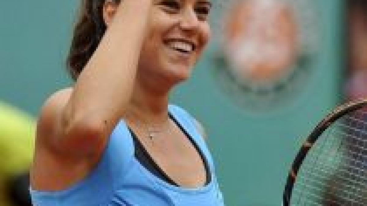 Scandal la Wimbledon. Frumuseţea Soranei Cîrstea deranjează presa britanică (FOTO)