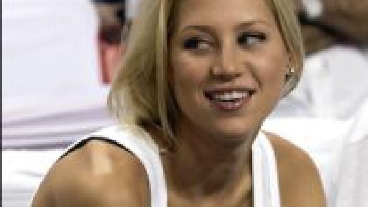 Ana Kournikova îşi arată "clasa" şi se păruieşte cu altă femeie la Las Vegas