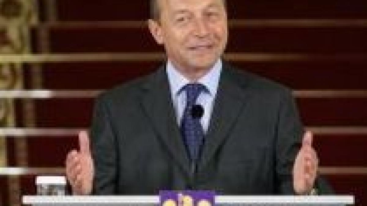 Băsescu: Politicienii nepregătiţi se agită că statul român s-a împrumutat
