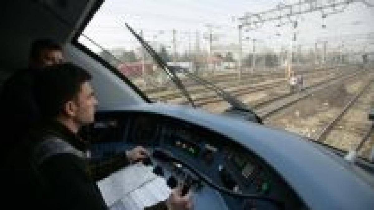 Circulaţia trenurilor, în continuare afectată: Unele garnituri au întârzieri de până la trei ore (VIDEO)