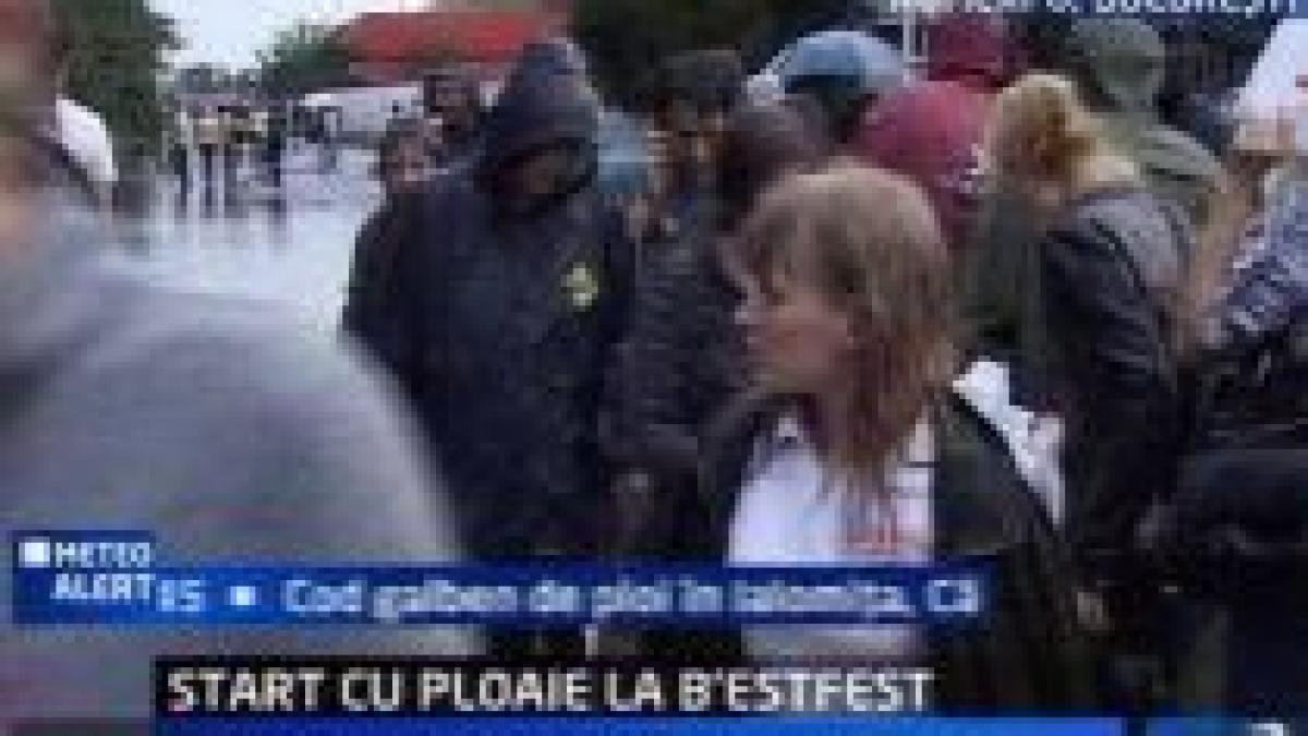 Festivalul B'estfest a debutat cu ploaie. Concertele au fost amânate cu aproape o oră (VIDEO)