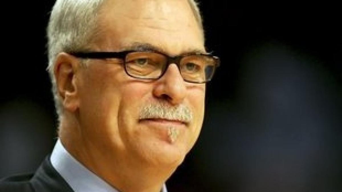 Phil Jackson se simte bine &#537;i va ajuta Lakers să-&#537;i apere titlul NBA sezonul viitor