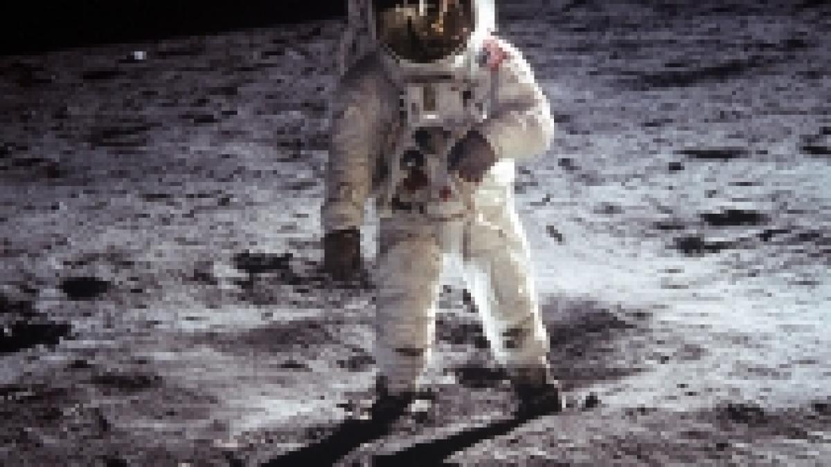 Se împlinesc 40 de ani de la primii paşi ai omului pe Lună. Misiunea Apollo 11, recreată pe internet