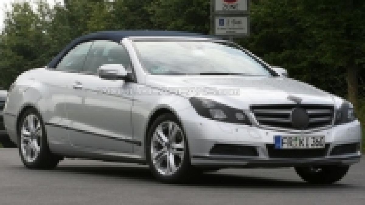 Mercedes E-Class Cabrio 2011, fotografiat înaintea debutului de la Frankfurt