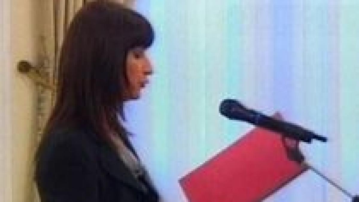 Sorina Luminiţa Plăcintă a depus jurământul de învestire în funcţia de ministru al Tineretului (VIDEO)