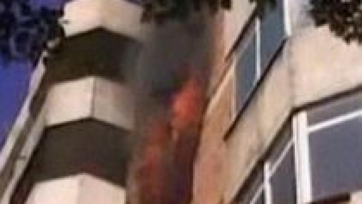 Incendiu puternic, într-un apartament din cartierul bucureştean Tei (VIDEO)