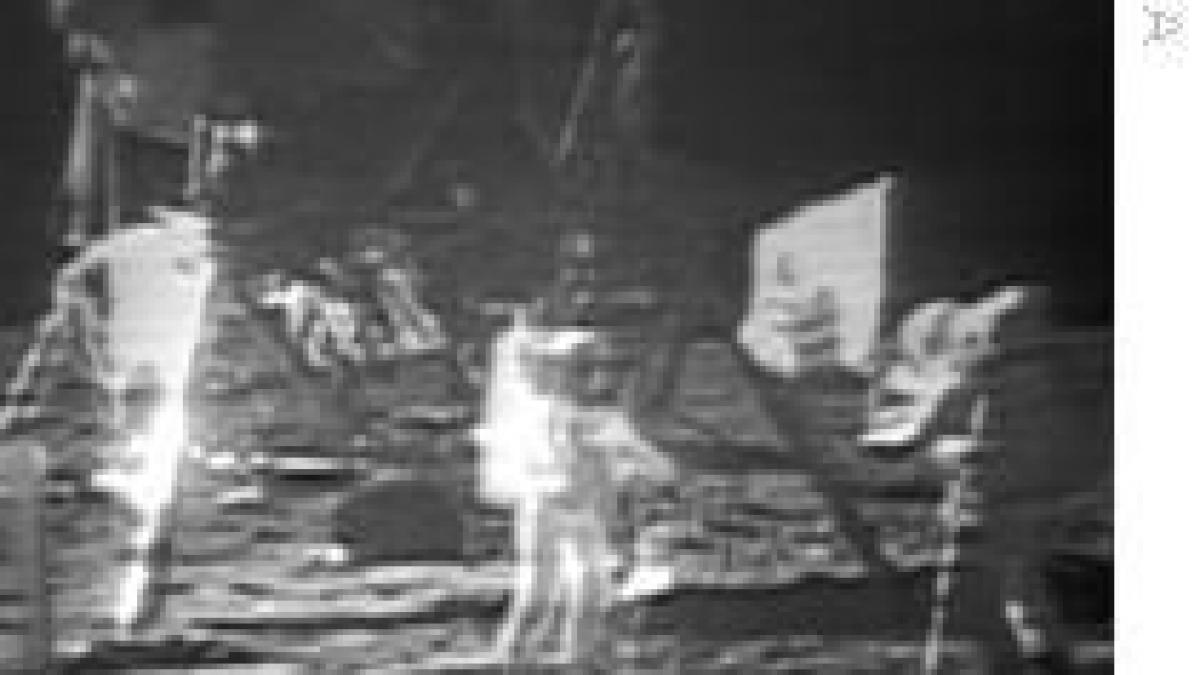 La 40 de ani de la Apollo 11, NASA a prezentat imagini restaurate cu primii paşi ai omului pe Lună