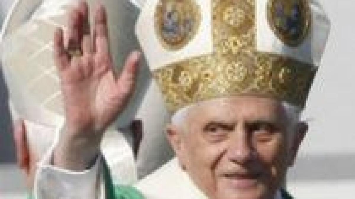 Papa Benedict al XVI-lea şi-a fracturat încheietura mâinii, după ce a căzut la reşedinţa de vacanţă