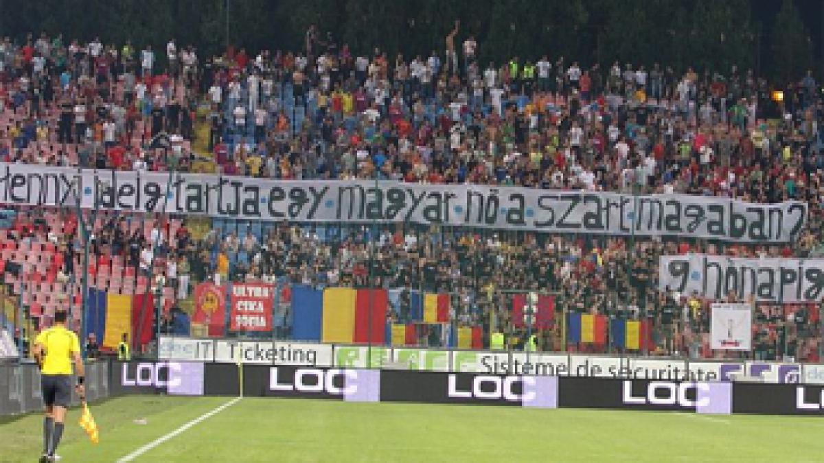 Ungurii ameninţă că vor depune o plângere la UEFA pentru un banner al galeriei steliste