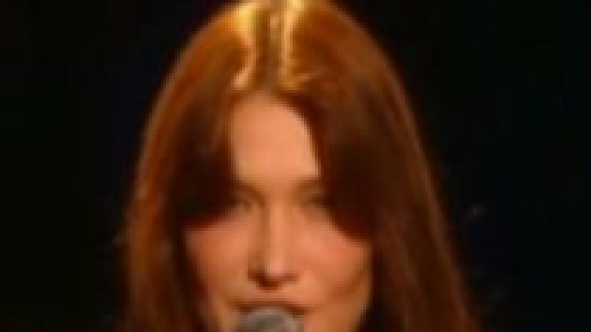 Carla Bruni Sarkozy, printre vedetele care au concertat de ziua lui Nelson Mandela (VIDEO)