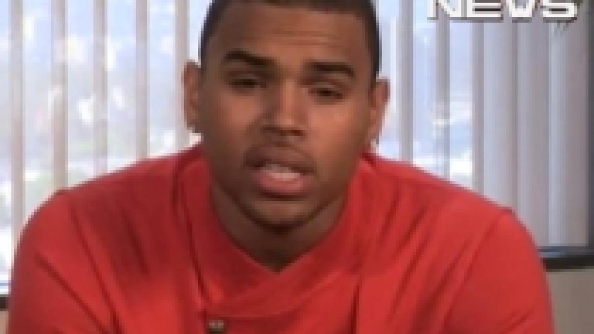 Chris Brown îşi cere scuze pentru că a bătut-o pe Rihanna (VIDEO)