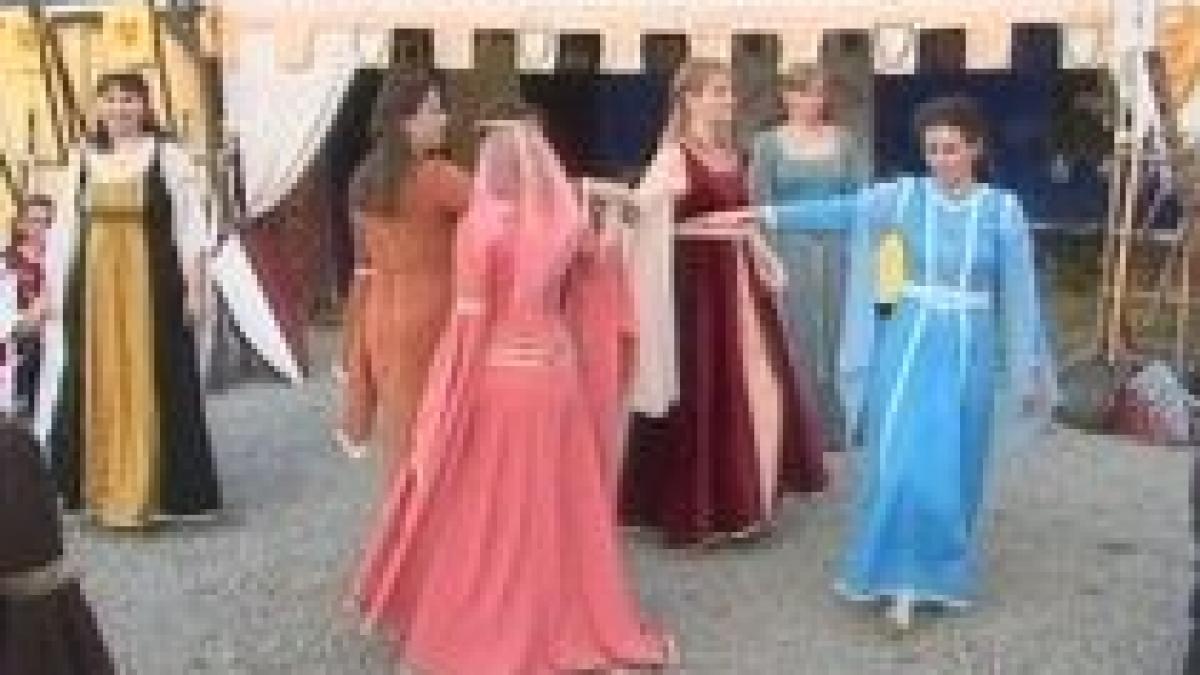 Cavaleri în armură, spectacole de teatru şi căsătorii de probă la Festivalul de Artă Medievală de la Sighişoara