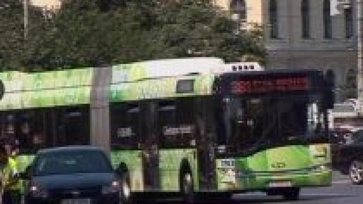 Autobuz verde, testat în Capitală. Vehiculul hibrid are mai multe locuri şi consumă mai puţin (VIDEO)