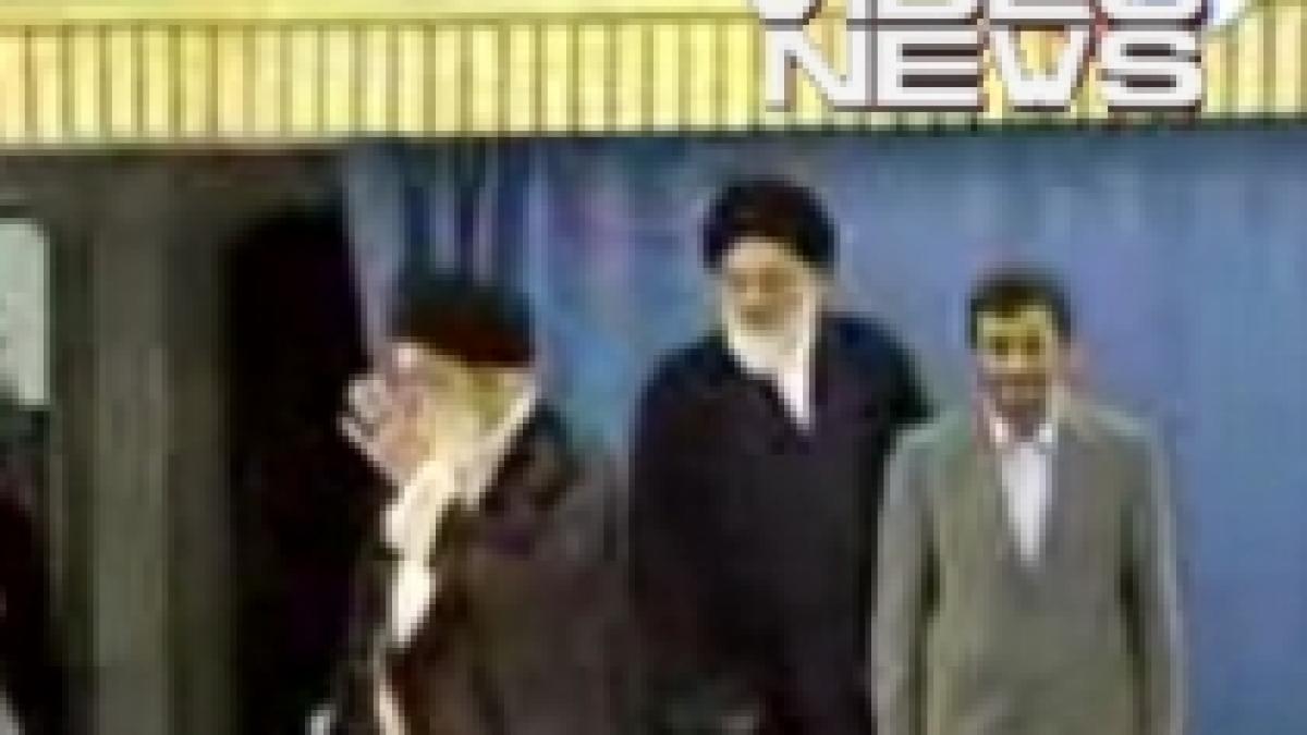 Aytollahul Ali Khamenei nu i-a permis lui Ahmadinejad să-i sărute mâna (VIDEO)