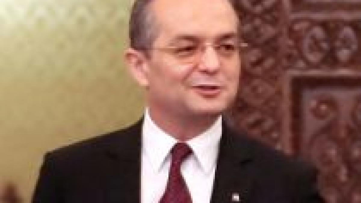 Boc respinge teza candidatului independent la Cotroceni: "Nu doresc să candidez. Candidatul PDL este preşedintele în exerciţiu"