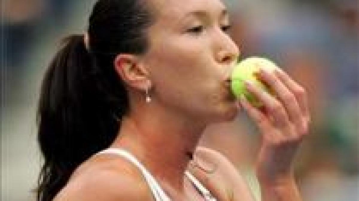 Dinara Safina pierde o nouă finală. Jelena Jankovic a învins-o în ultimul act la Cincinnati