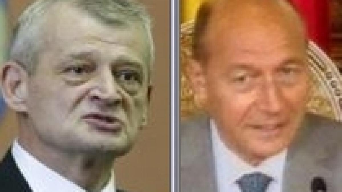 Băsescu şi Oprescu, candidaţi la preşedinţie. Ambii confirmă, indirect sau prin intermediari