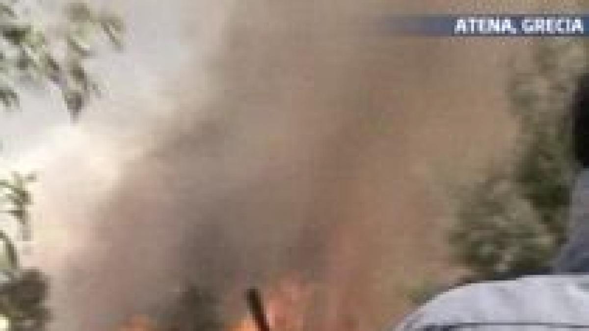 Incendiile de vegetaţie au ajuns la periferia Atenei. Autorităţile au recomandat evacuarea unor suburbii