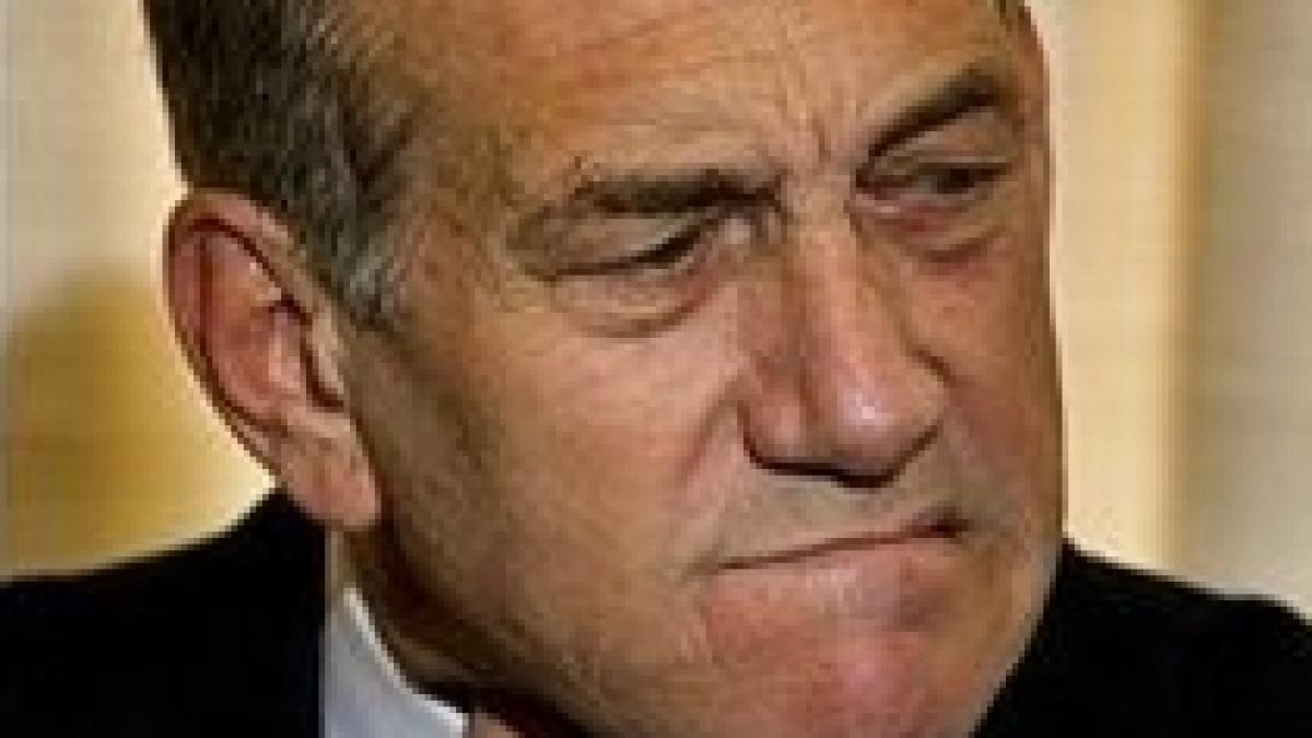 Israel: Fostul premier Ehud Olmert, inculpat pentru corupţie 
