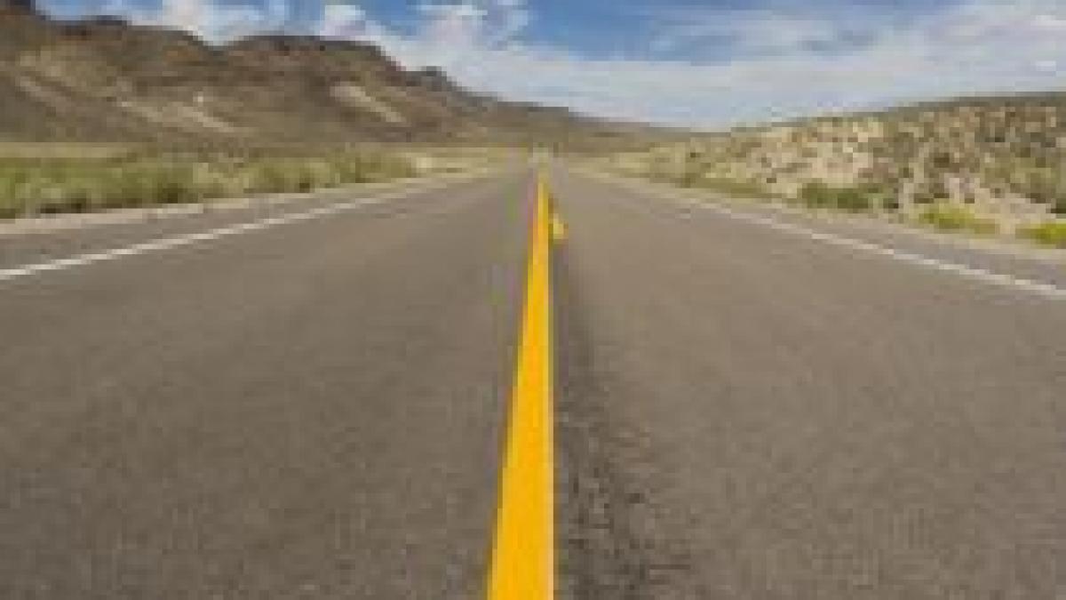 Libia îşi construieşte o autostradă de 1.700 de km prin deşert