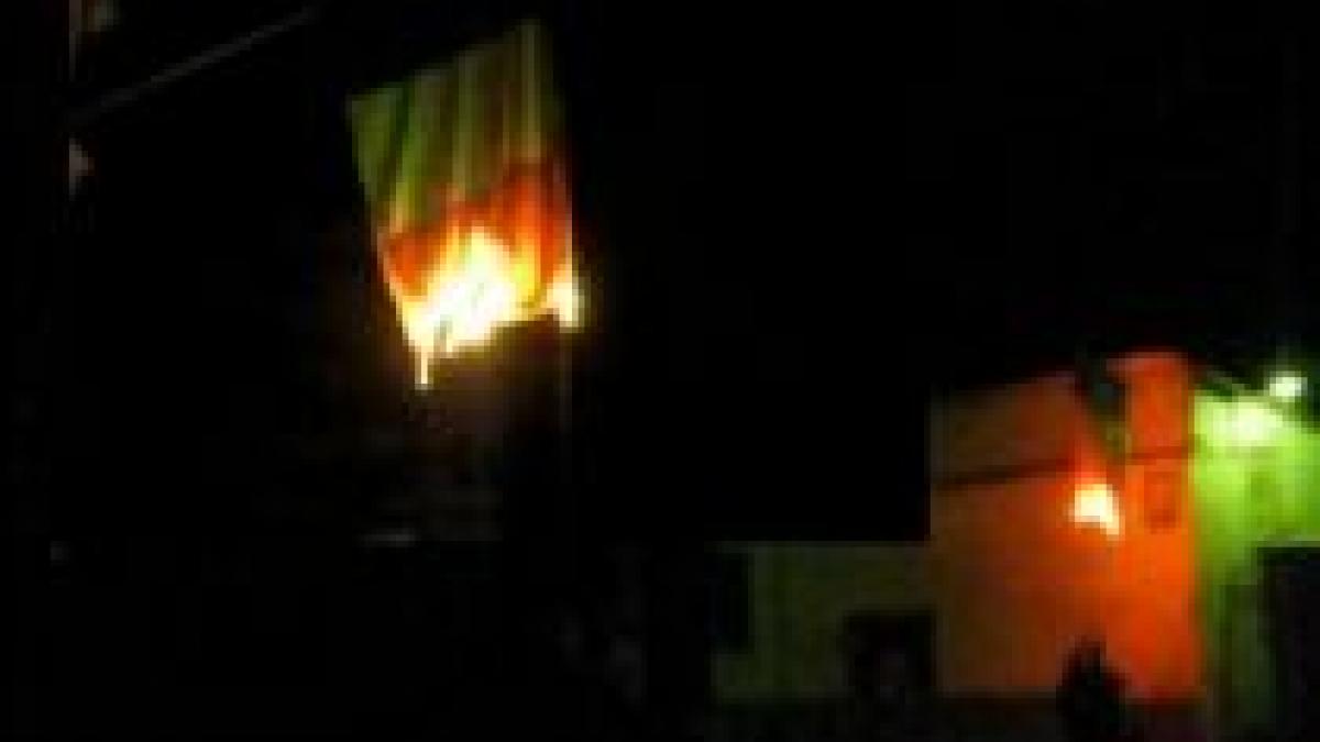 Drapel românesc, incendiat la Chişinău. Imaginile au apărut pe internet (VIDEO)