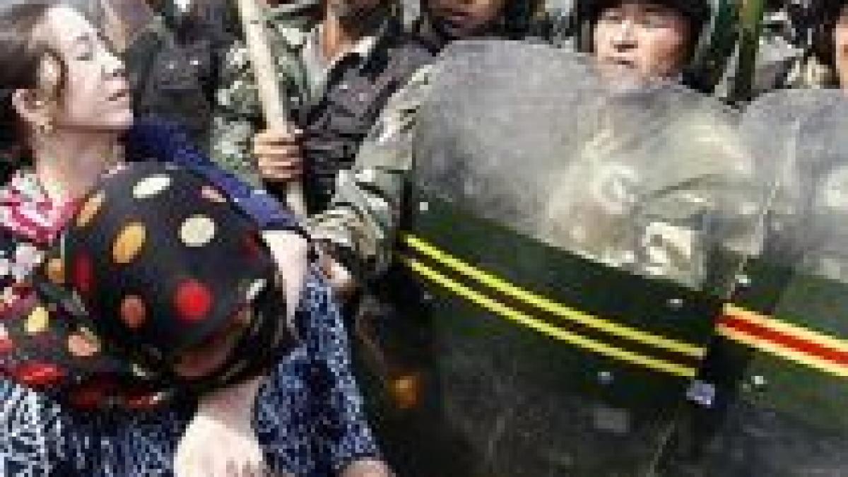 China. Secretarul de partid din Urumqi, demis în urma unor proteste violente