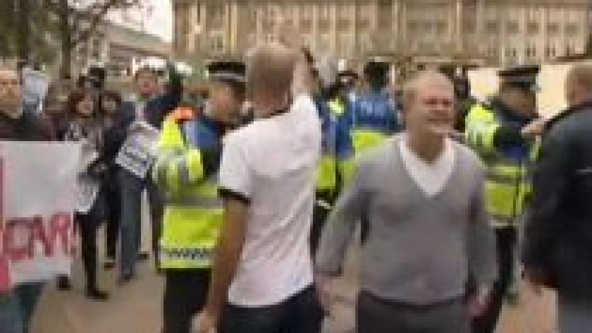 Manifestaţii violente ale extremiştilor de dreapta şi de stânga, la Birmingham 