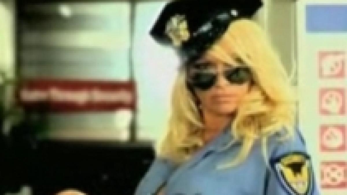 Spot cu Pamela Anderson, interzis pe aeroporturile din America (VIDEO)