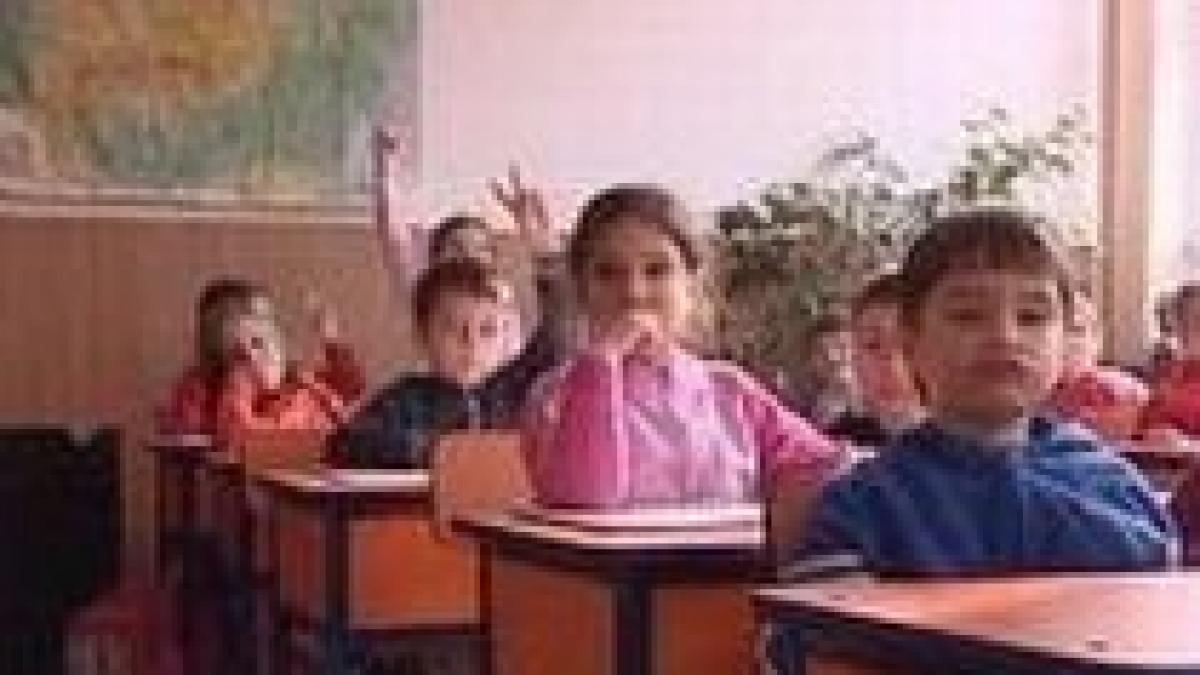 Prima zi de şcoală începe cu probleme în mai multe instituţii de învăţământ din ţară (VIDEO)