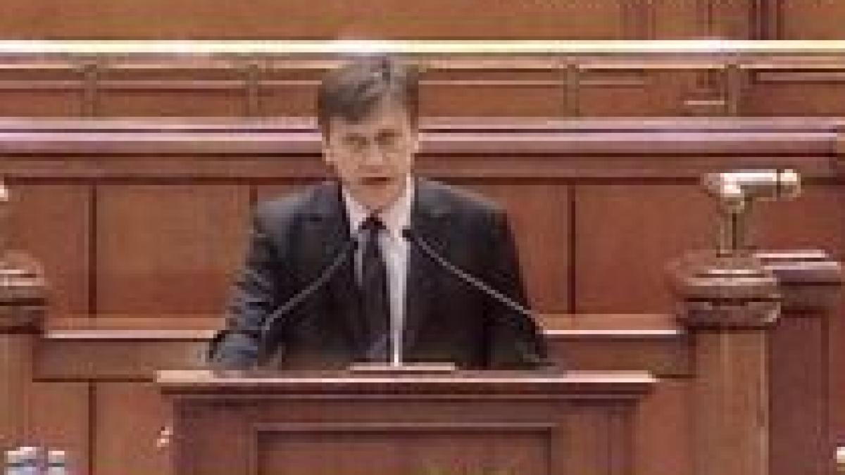 Crin Antonescu: Parlamentul democratic, o amintire. PNL pregăteşte o moţiune de cenzură 