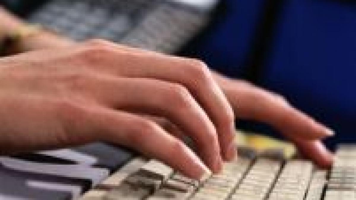 Catalog electronic cu taxă, la Iaşi: Părinţii pot afla situaţia elevilor accesând un site