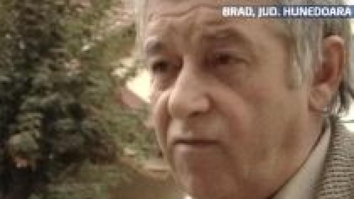 Profesor de matematică, filmat în timp ce îi făcea avansuri sexuale unei eleve (VIDEO)