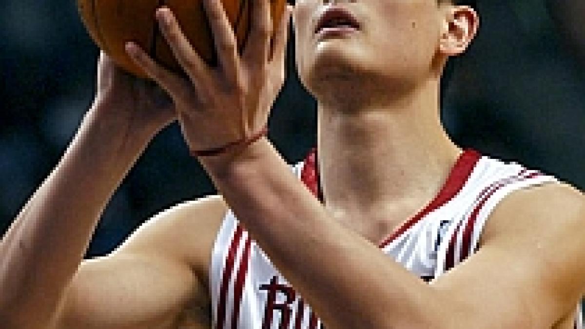 Yao Ming, sfătuit să amâne revenirea în NBA
